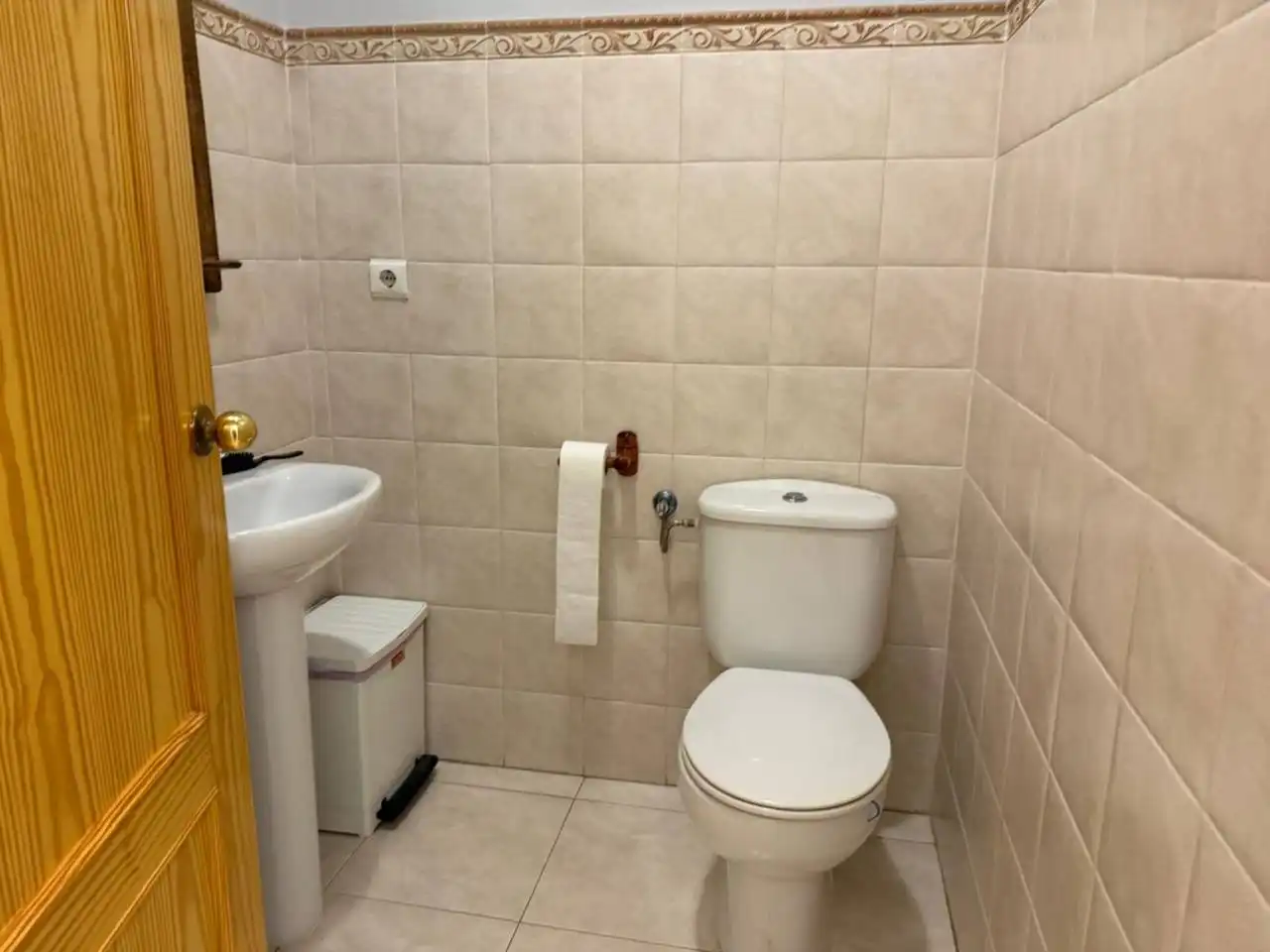 Baño de Local en venta en El Puerto de Santa María con Aire acondicionado y Alarma