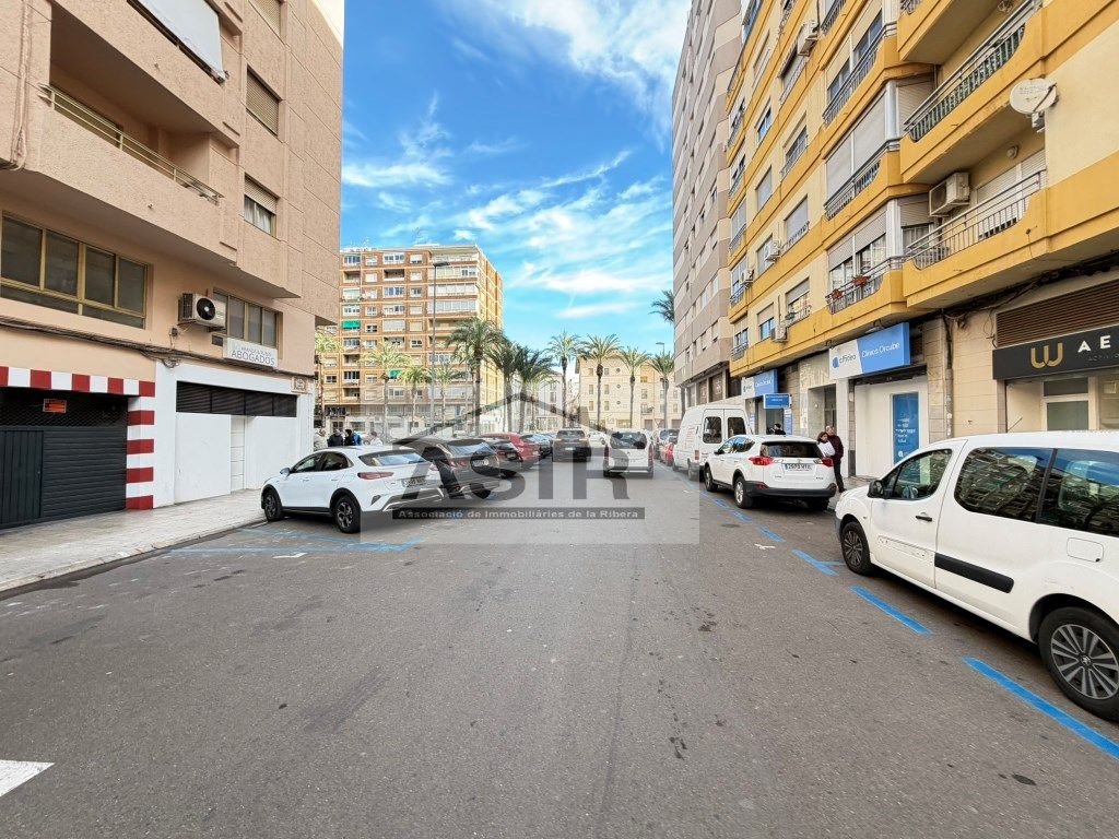 Vista exterior de Garatge en venda en Alzira