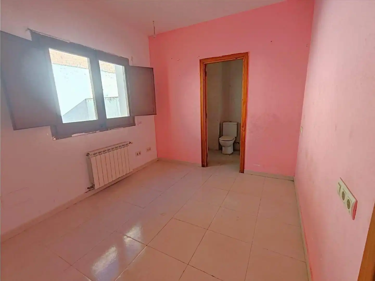 Schlafzimmer von Einfamilien-Reihenhaus zum Verkauf in Cabanes (Girona) mit Heizung und Balkon