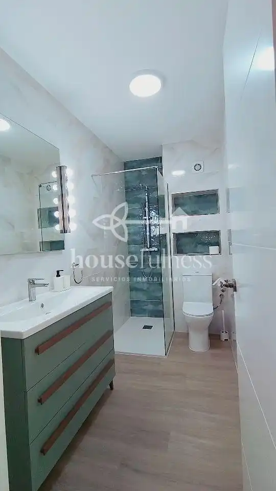 Baño de Piso de alquiler en Ferrol con Aire acondicionado, Calefacción y Terraza