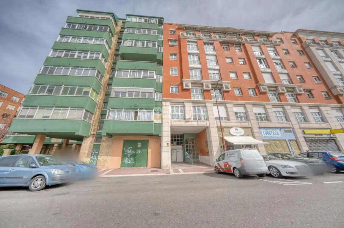 Vista exterior de Garatge en venda en Valladolid Capital