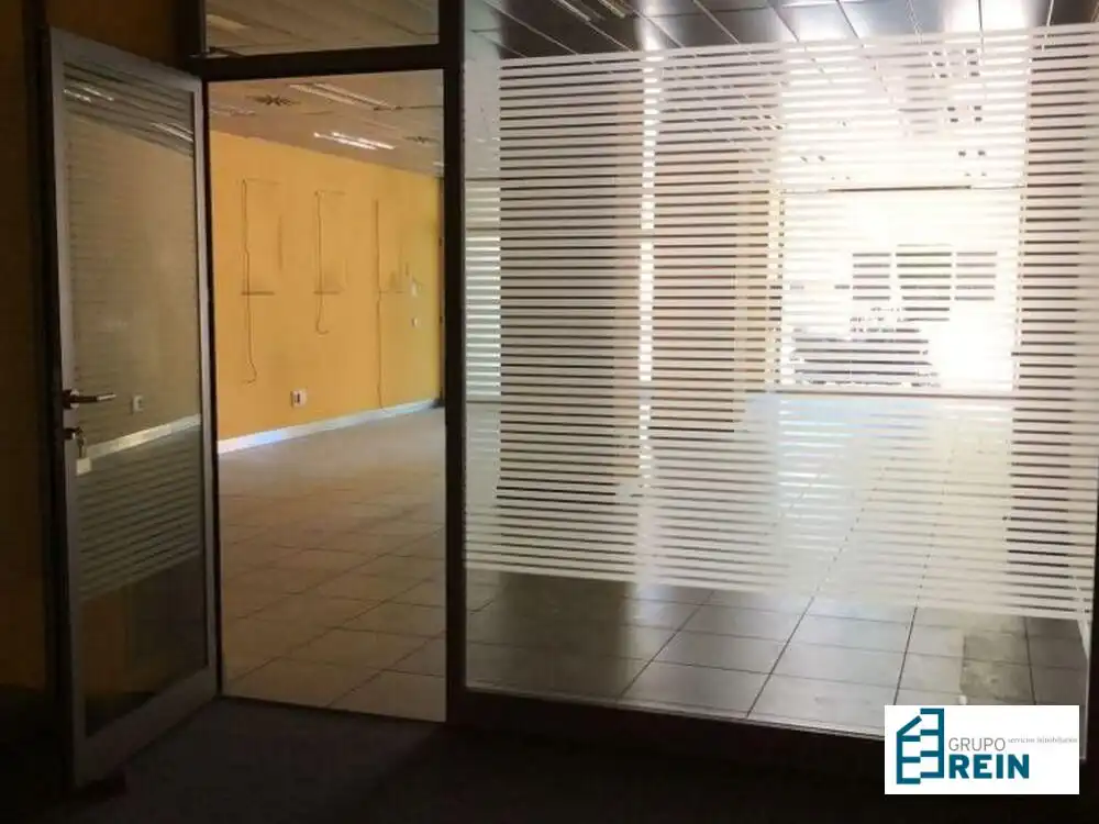 Local comercial en venda a Avenida del Doctor Mendiguchia Carriche 7, imagen 2
