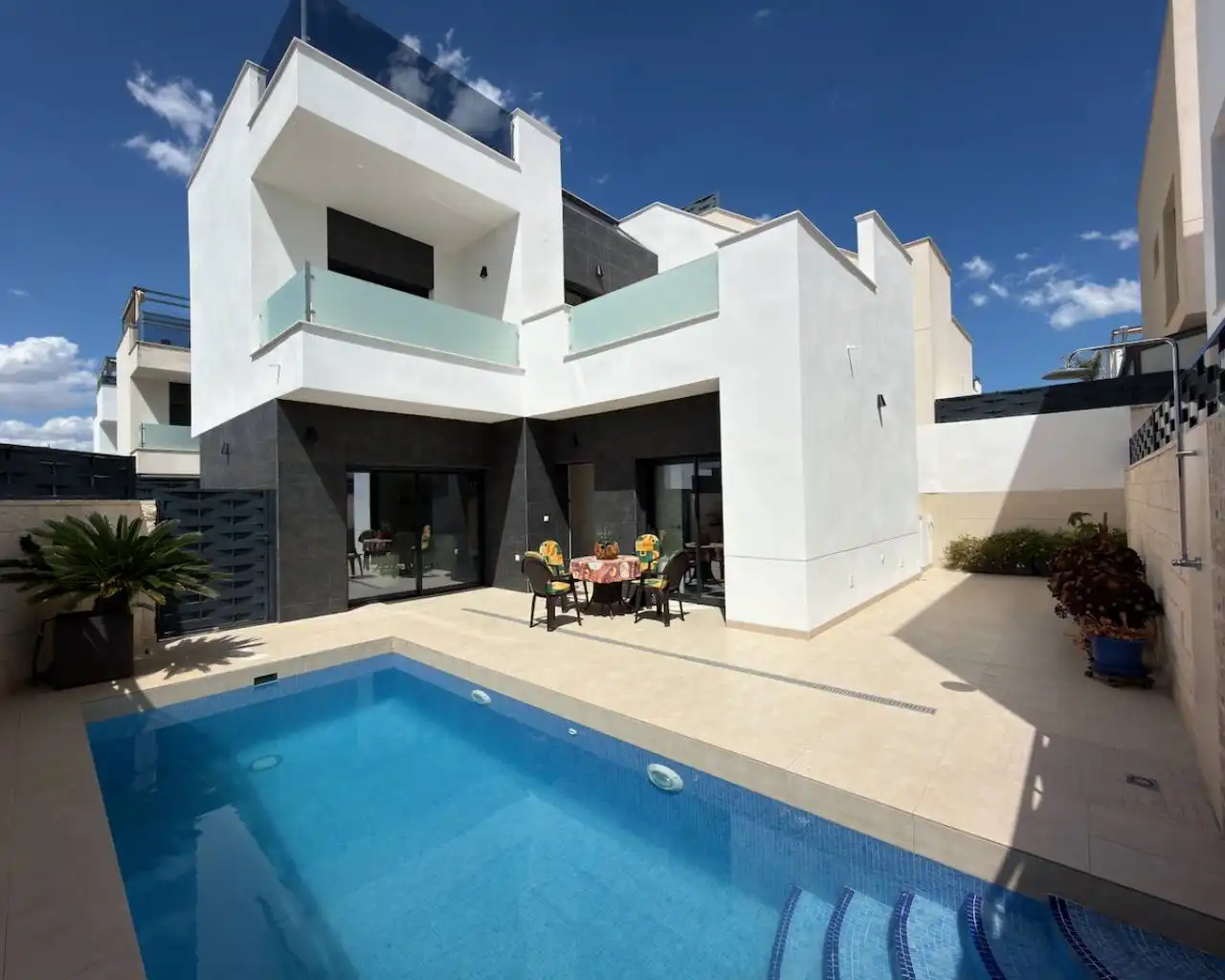 Villa con terrazza in vendita a Benijófar