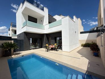 Detached house with balcony for sale in Benijófar
