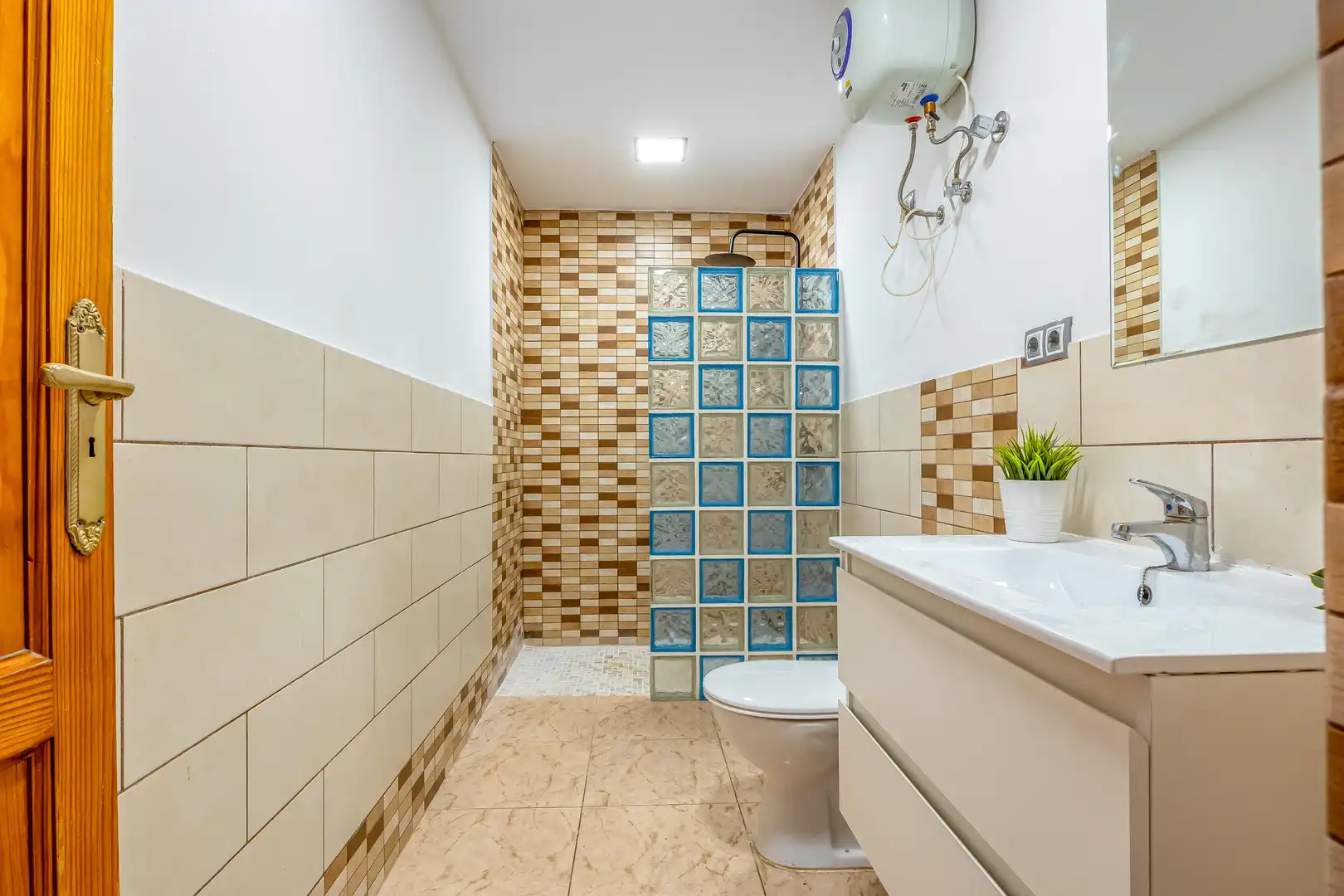 Baño de Piso en venta en Santa Lucía de Tirajana con Amueblado