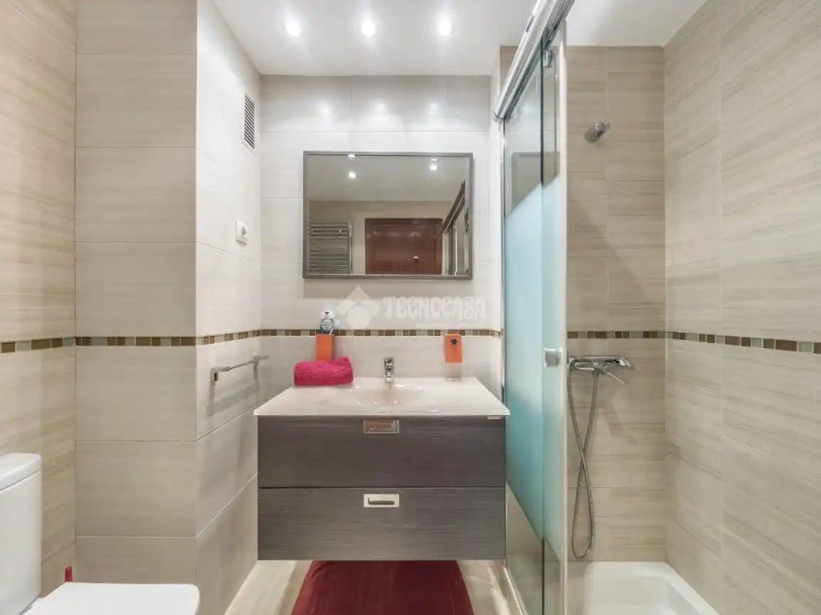 Baño de Piso en venta en Madrid con Calefacción y Terraza
