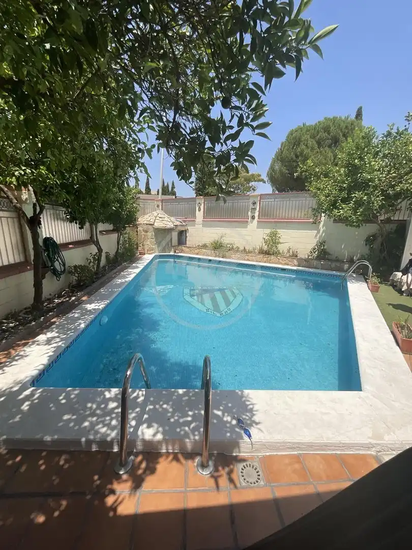 House with pool for sale in Hortensia