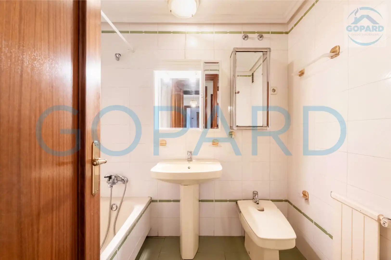 Badezimmer von Wohnung zum Verkauf in Madrid mit Klimaanlage, Heizung und Parkett