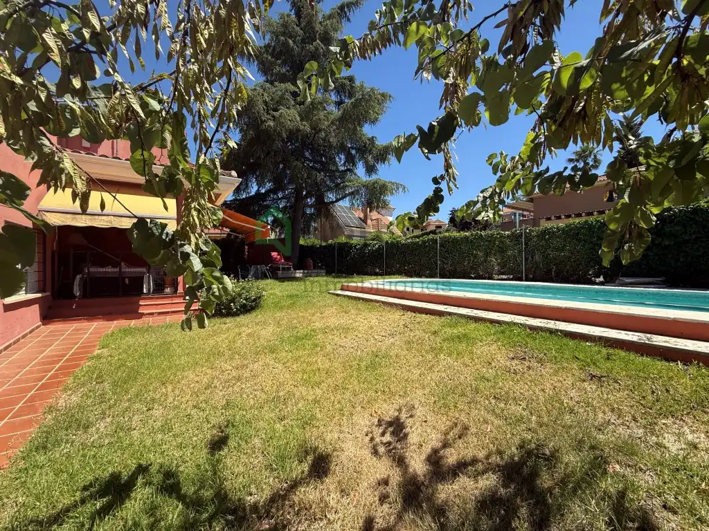 Jardí de Casa o xalet en venda en Badajoz amb Aire condicionat, Jardí privat i Piscina