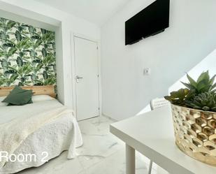 Bedroom of Flat to share in  Sevilla Capital  with Air Conditioner, Furnished and Washing machine