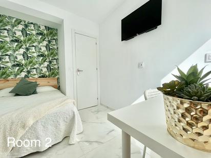 Bedroom of Flat to share in  Sevilla Capital  with Air Conditioner, Furnished and Washing machine