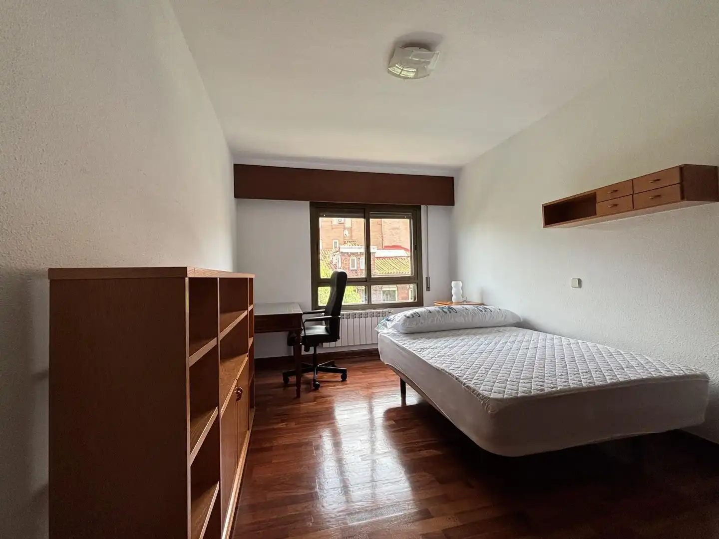 Bedroom of Flat for rent in Madrid  with Air Conditioner, Heating and Parquet flooring