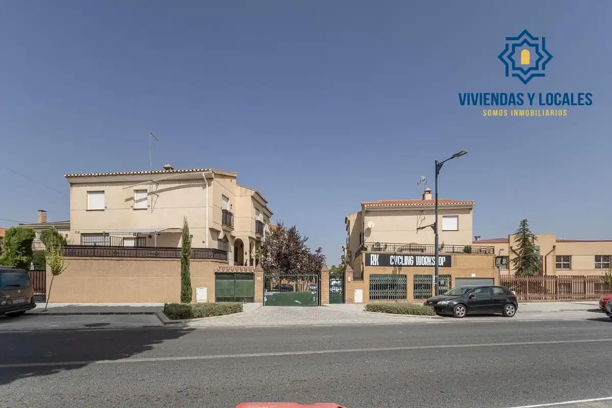 Casa aparellada amb terrassa en venda a Camino Camino Cementerio, imagen 41