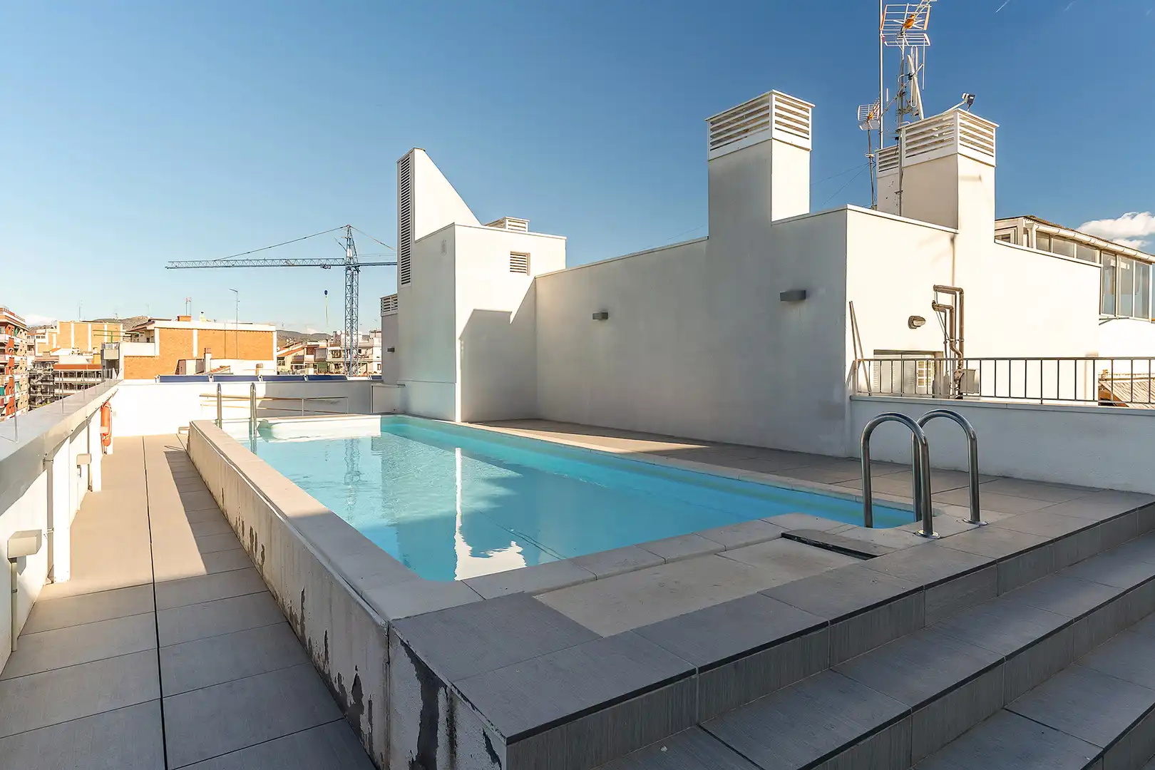 Piscina de Pis en venda en Barcelona amb Aire condicionat, Moblat i Forn