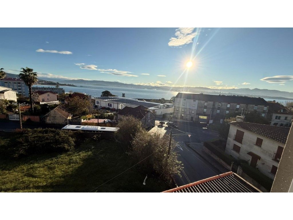 Vista exterior de Pis en venda en Cangas 