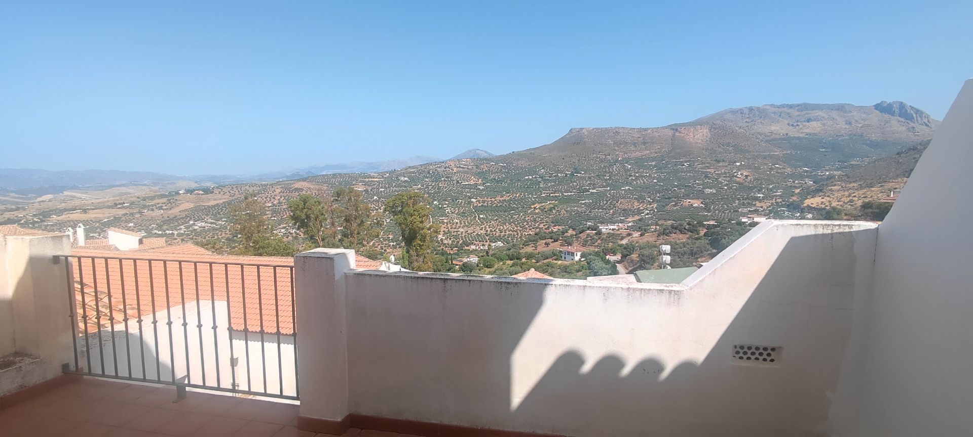 Vista exterior de Casa adosada en venda en Alcaucín amb Terrassa