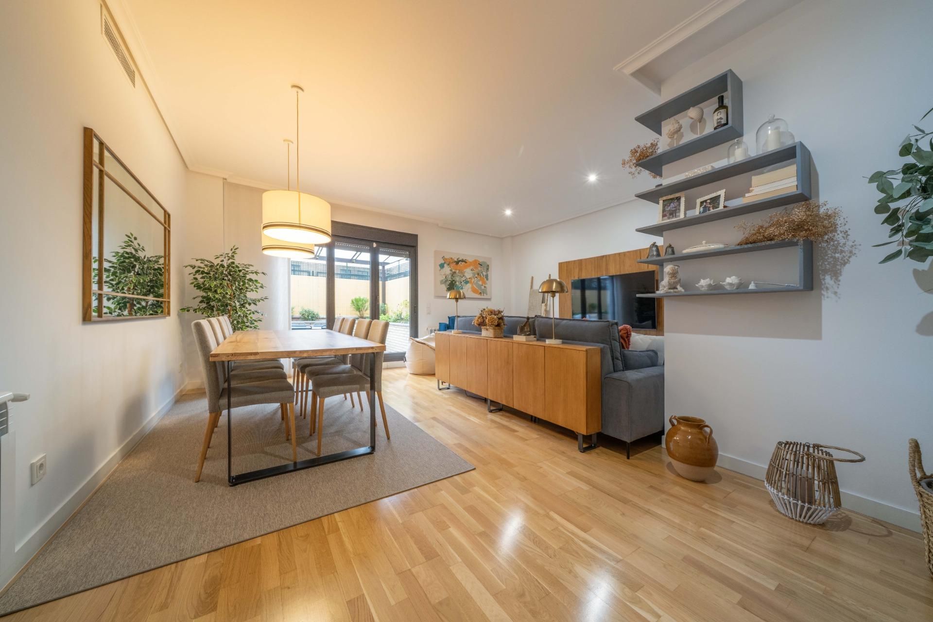 Living room of Planta baja for sale in  Madrid Capital  with Terrace, Storage room and Community pool