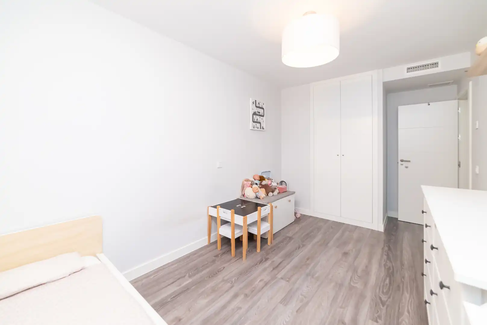 Habitación de Planta baja en venta en Boadilla del Monte con Aire acondicionado, Calefacción y Jardín privado