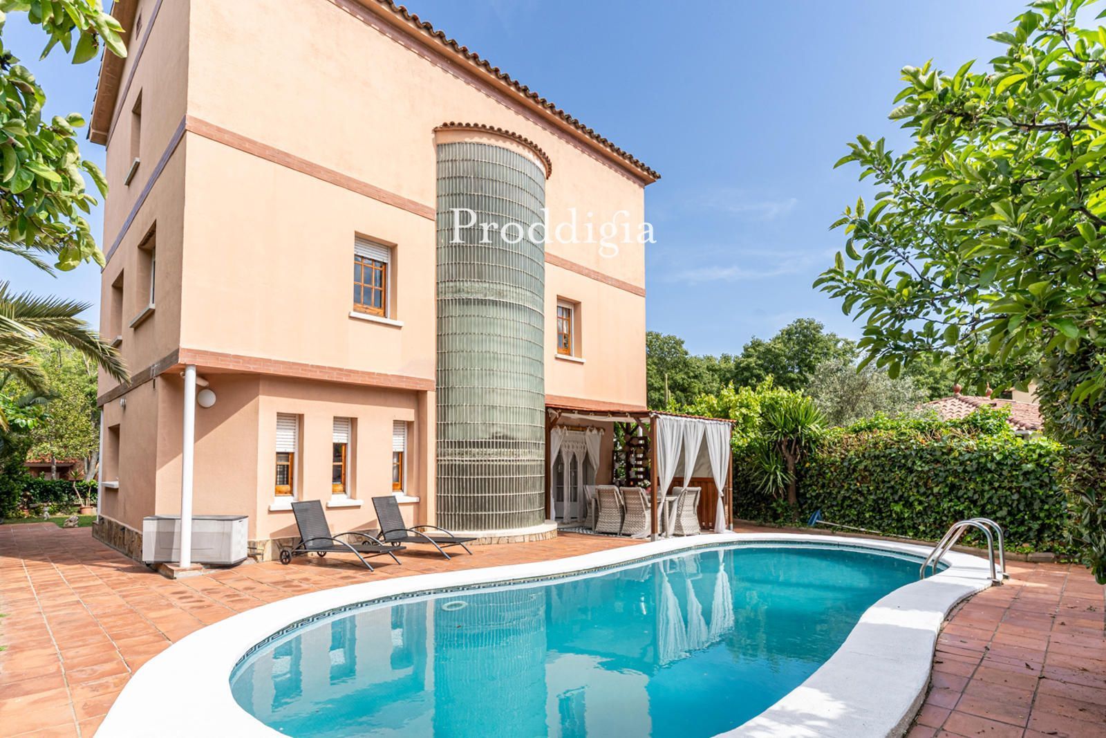 Vista exterior de Casa o xalet en venda en Sant Cugat del Vallès amb Aire condicionat, Calefacció i Piscina