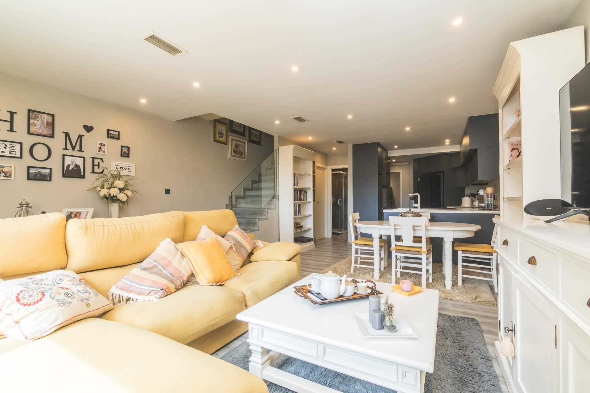 Sala d'estar de Casa o xalet en venda en Elche / Elx amb Jardí privat, Terrassa i Traster