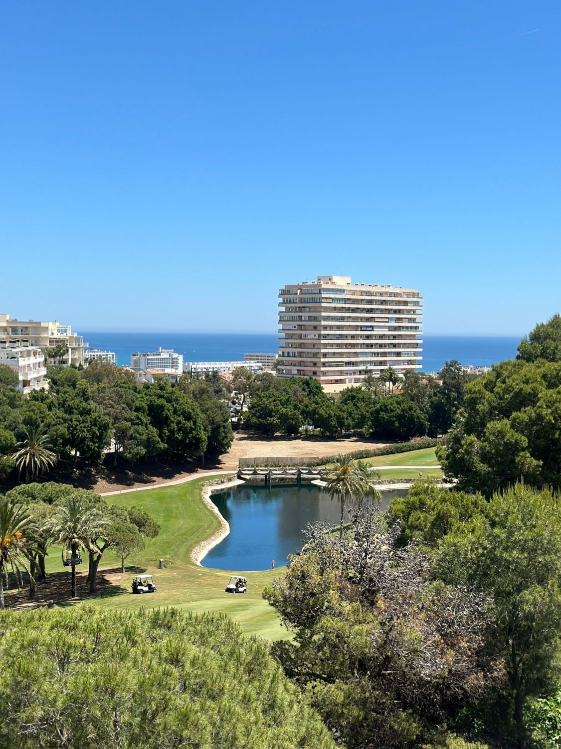Vista exterior de Casa o xalet en venda en Benalmádena amb Aire condicionat, Calefacció i Terrassa