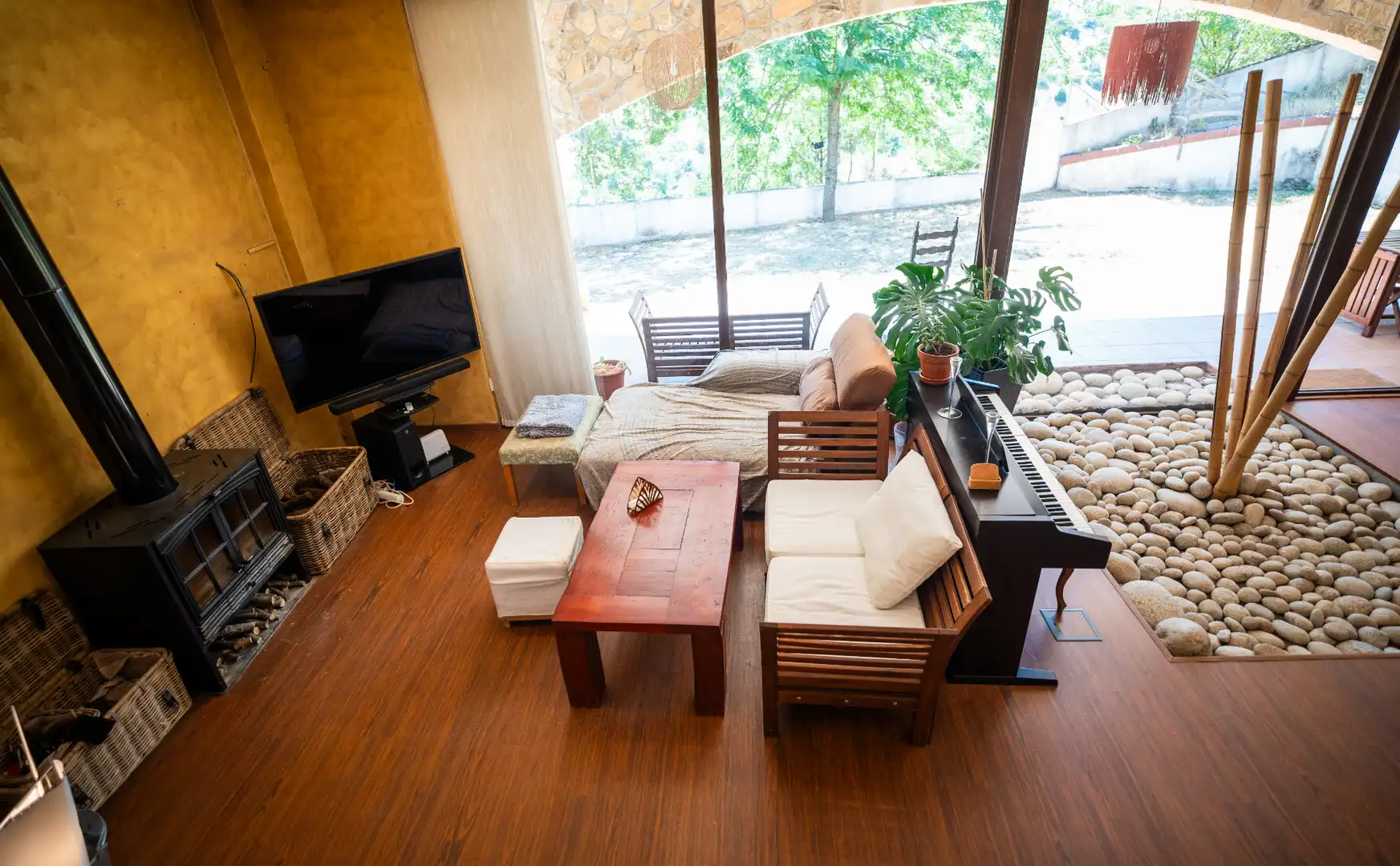 Sala d'estar de Casa o xalet en venda en Cabanillas de la Sierra amb Jardí privat i Terrassa