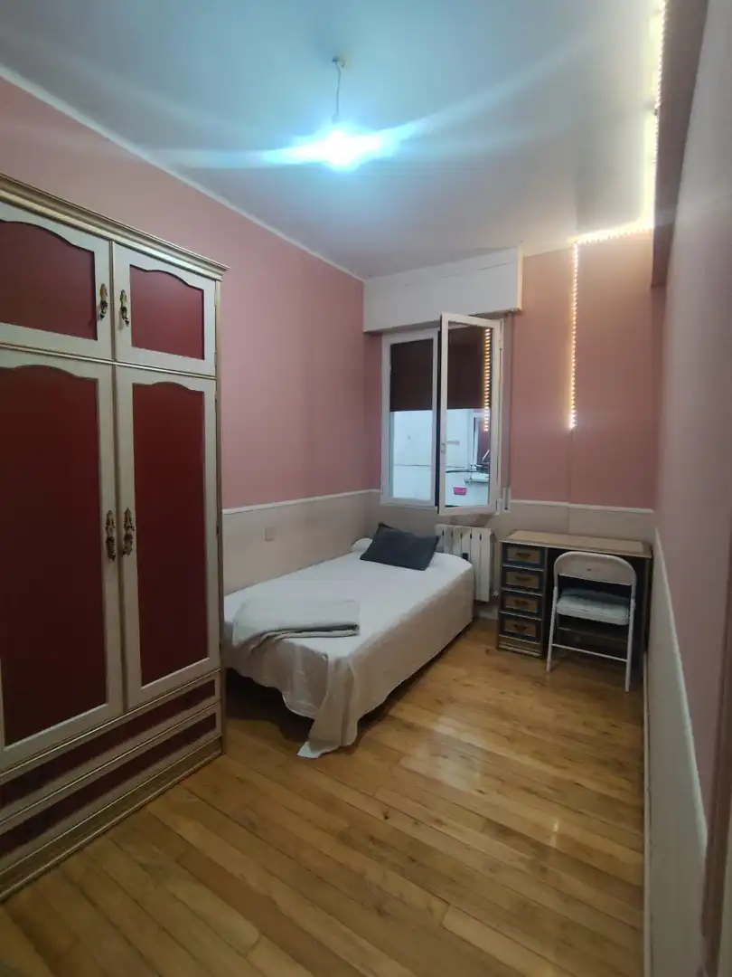 Schlafzimmer von Wohnung zur Miete in Bilbao  mit Heizung und Möbliert