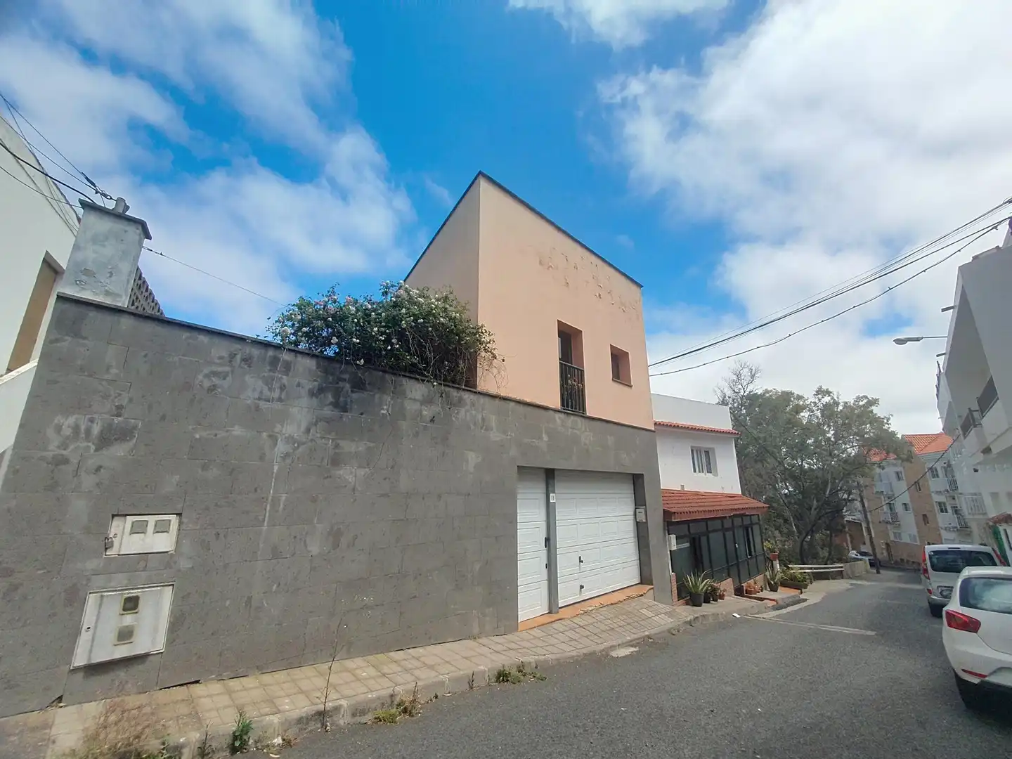 Vista exterior de Casa adosada en venda en Santa Brígida amb Jardí privat, Terrassa i Balcó
