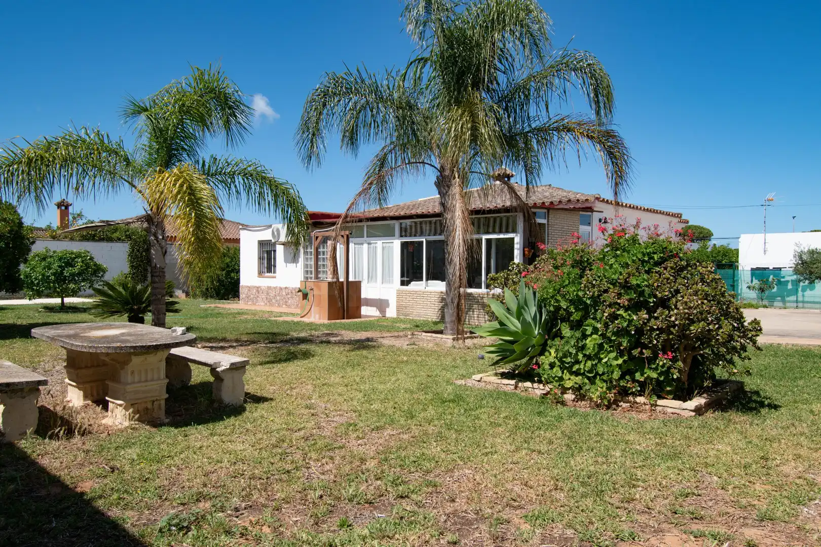 Vista exterior de Casa o xalet en venda en Chiclana de la Frontera