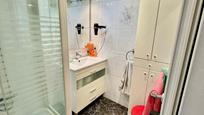 Bathroom of Flat for sale in Santa Coloma de Gramenet  with Balcony