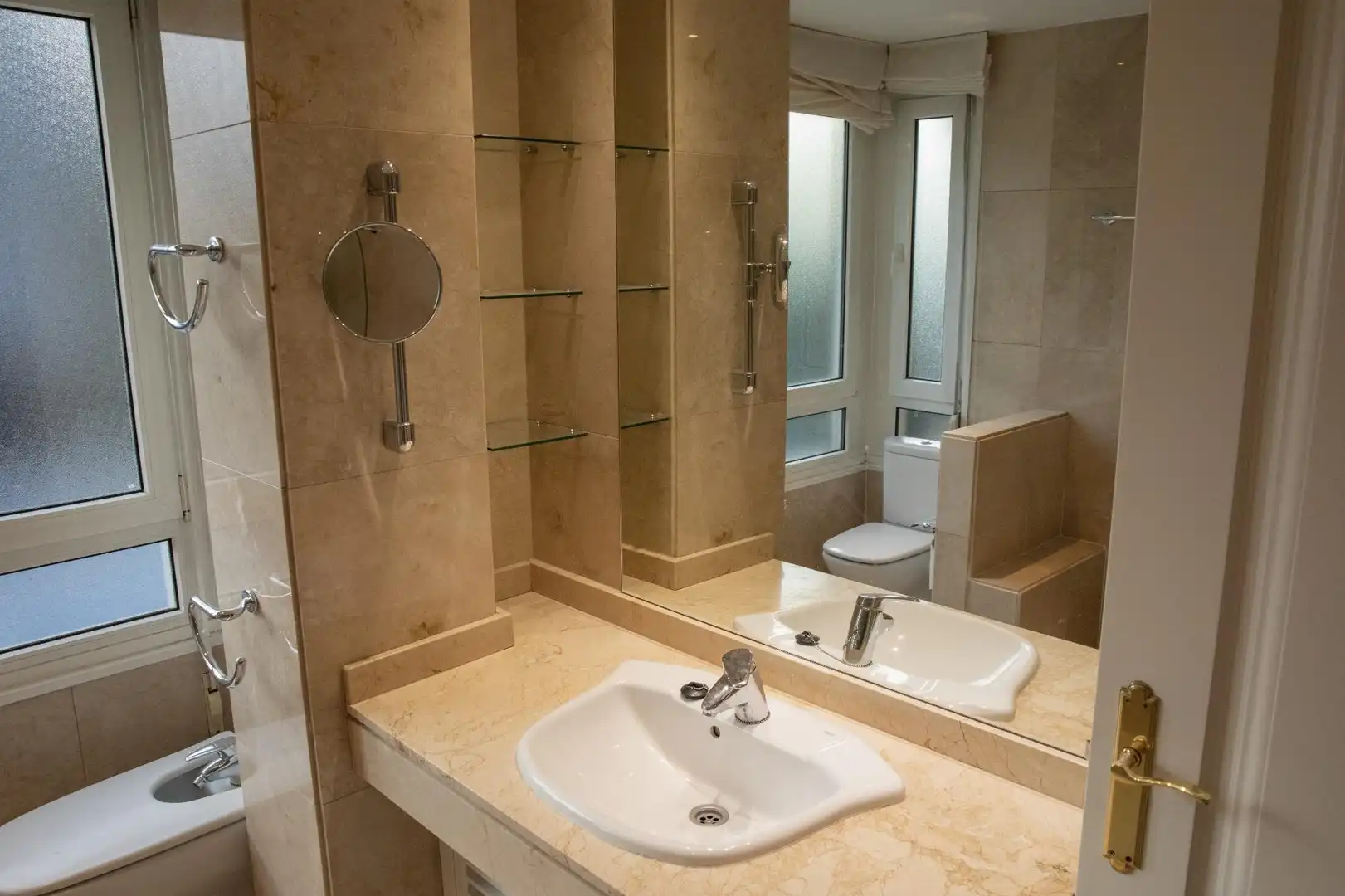Badezimmer von Wohnung zum Verkauf in Madrid mit Klimaanlage, Heizung und Parkett