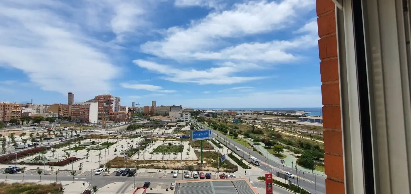 Vista exterior de Pis de lloguer en Alicante / Alacant amb Calefacció, Jardí privat i Terrassa