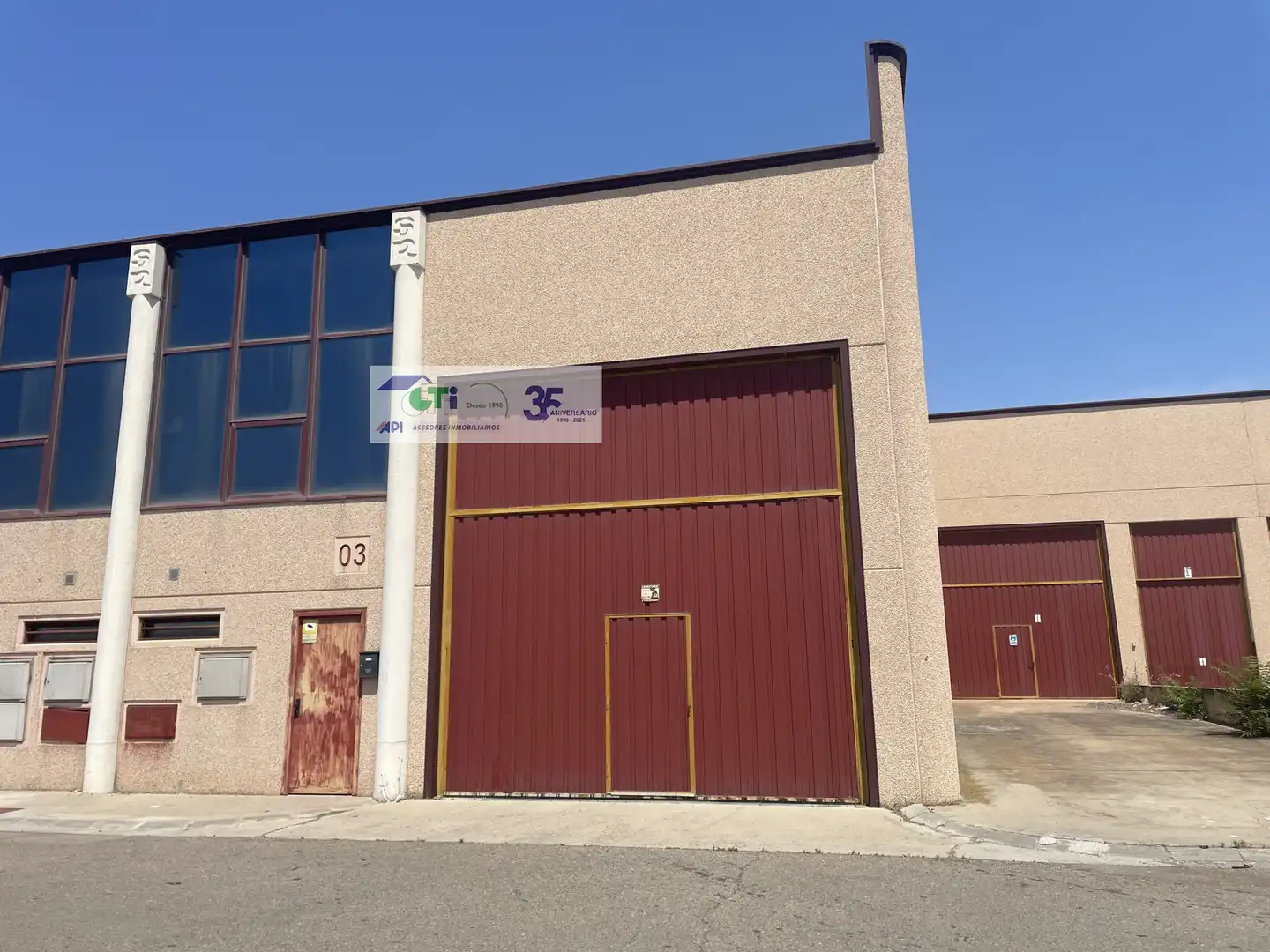 Vista exterior de Nau industrial en venda en Alfajarín