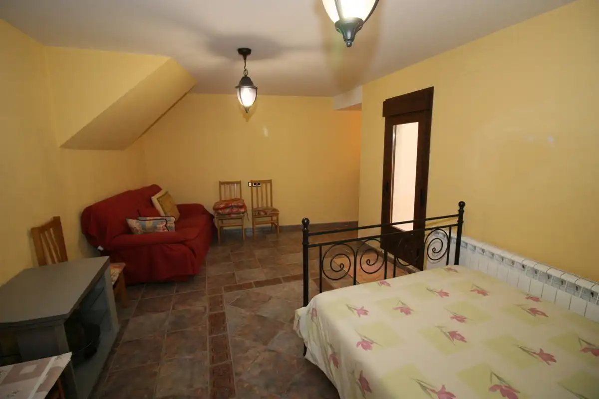 Dormitori de Casa o xalet en venda en Pedro Bernardo amb Calefacció, Terrassa i Moblat