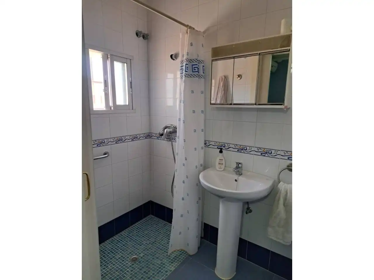 Baño de Casa o chalet en venta en Carmona con Aire acondicionado, Calefacción y Jardín privado