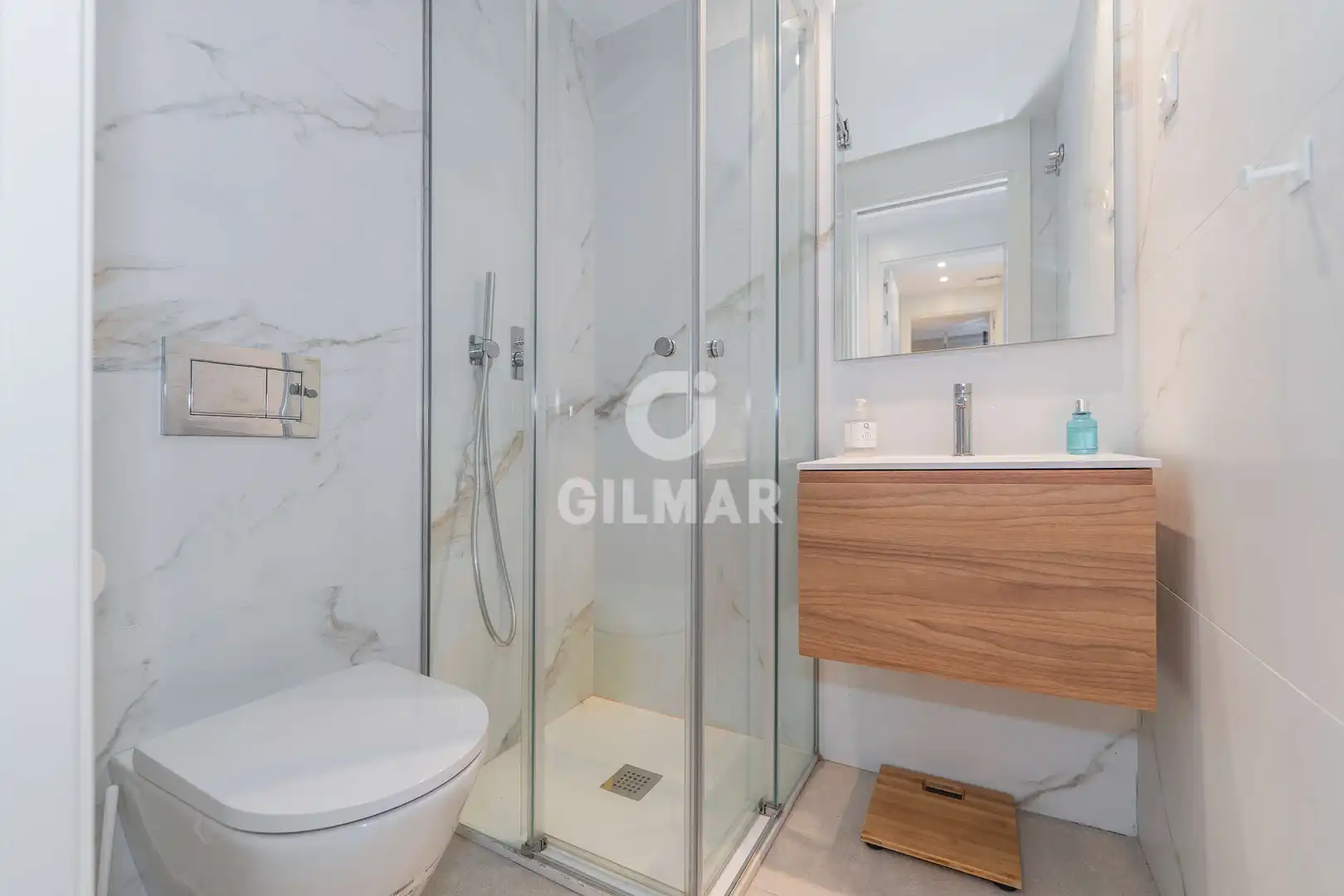 Bathroom of Flat for sale in Madrid  with Heating, Private garden and Storage room
