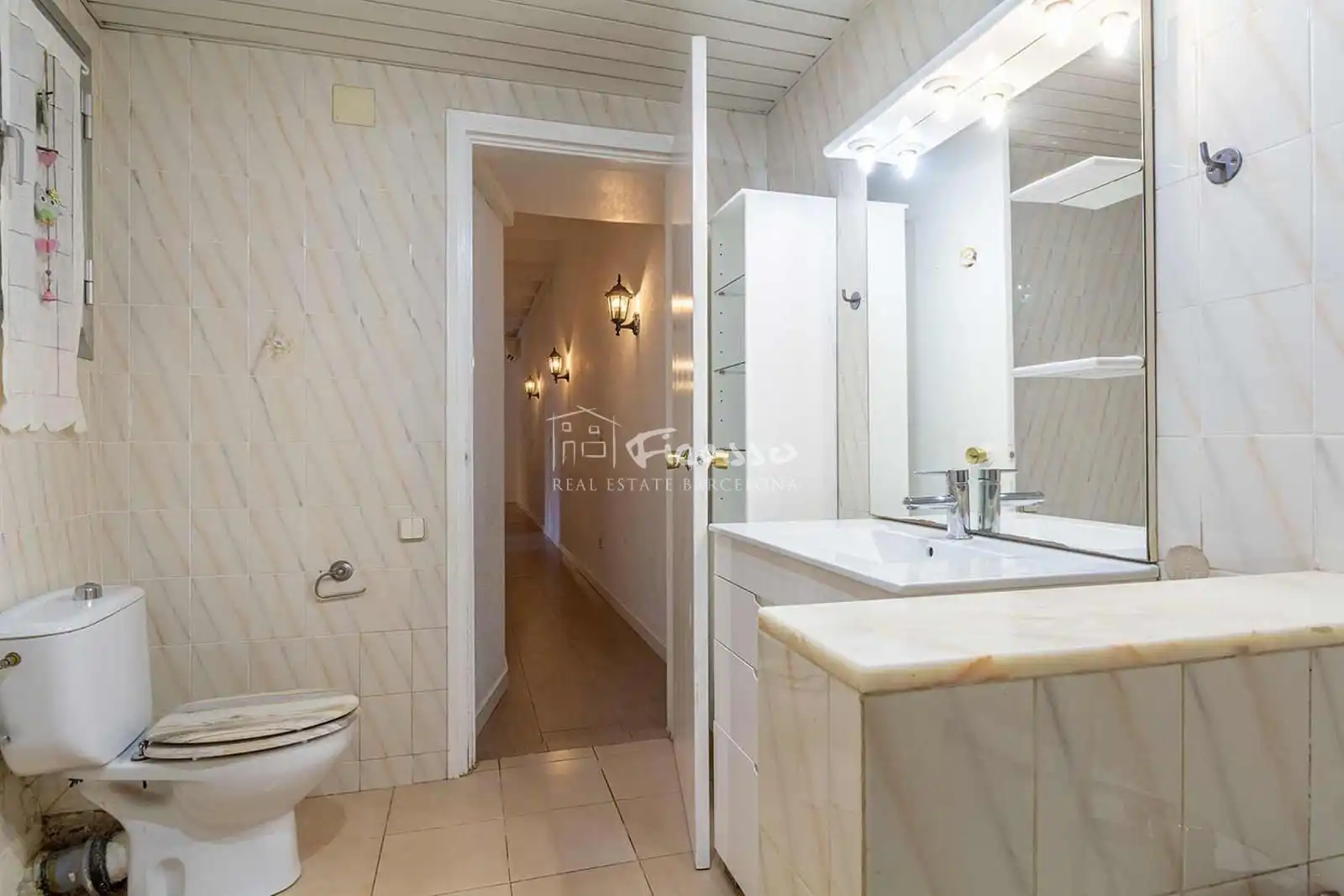 Bathroom of Flat for sale in Barcelona  with Air Conditioner, Heating and Oven