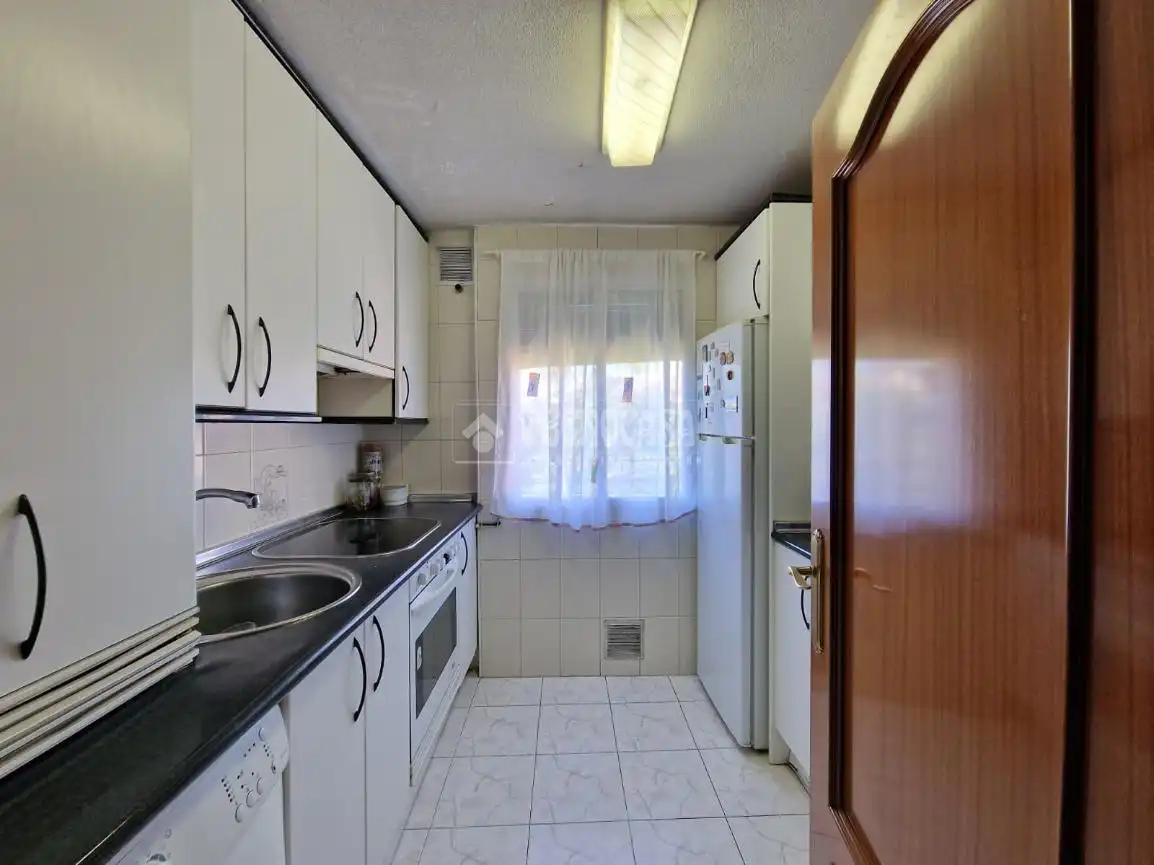 Cocina de Piso en venta en Madrid con Calefacción y Balcón