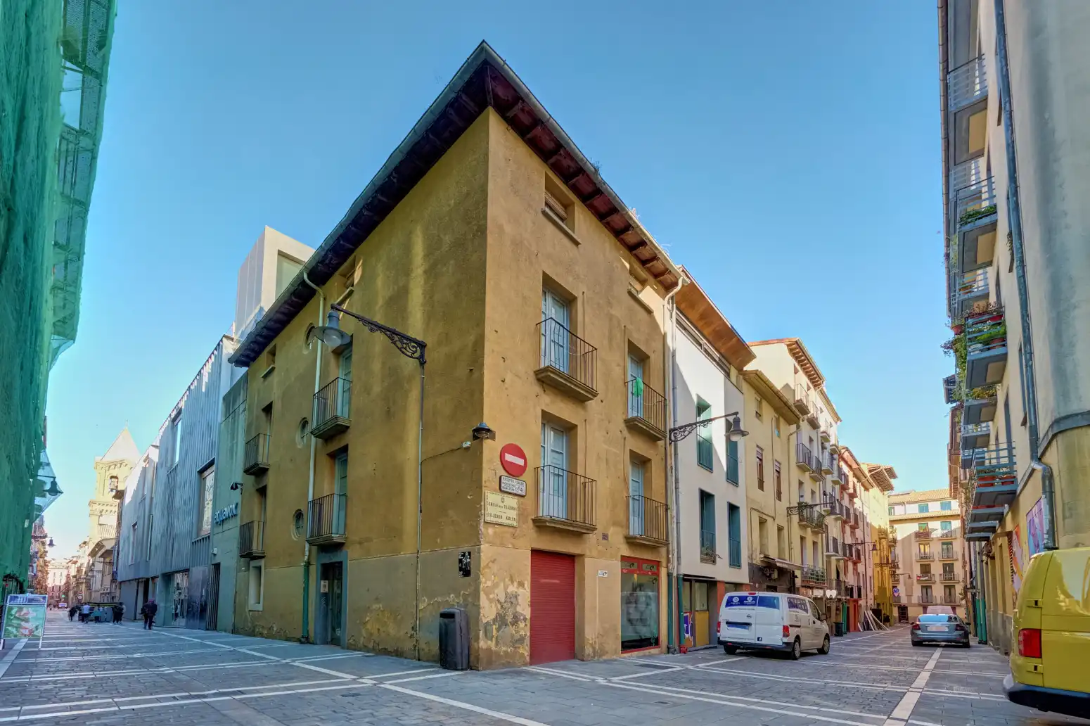 Vista exterior de Local en venta en  Pamplona / Iruña