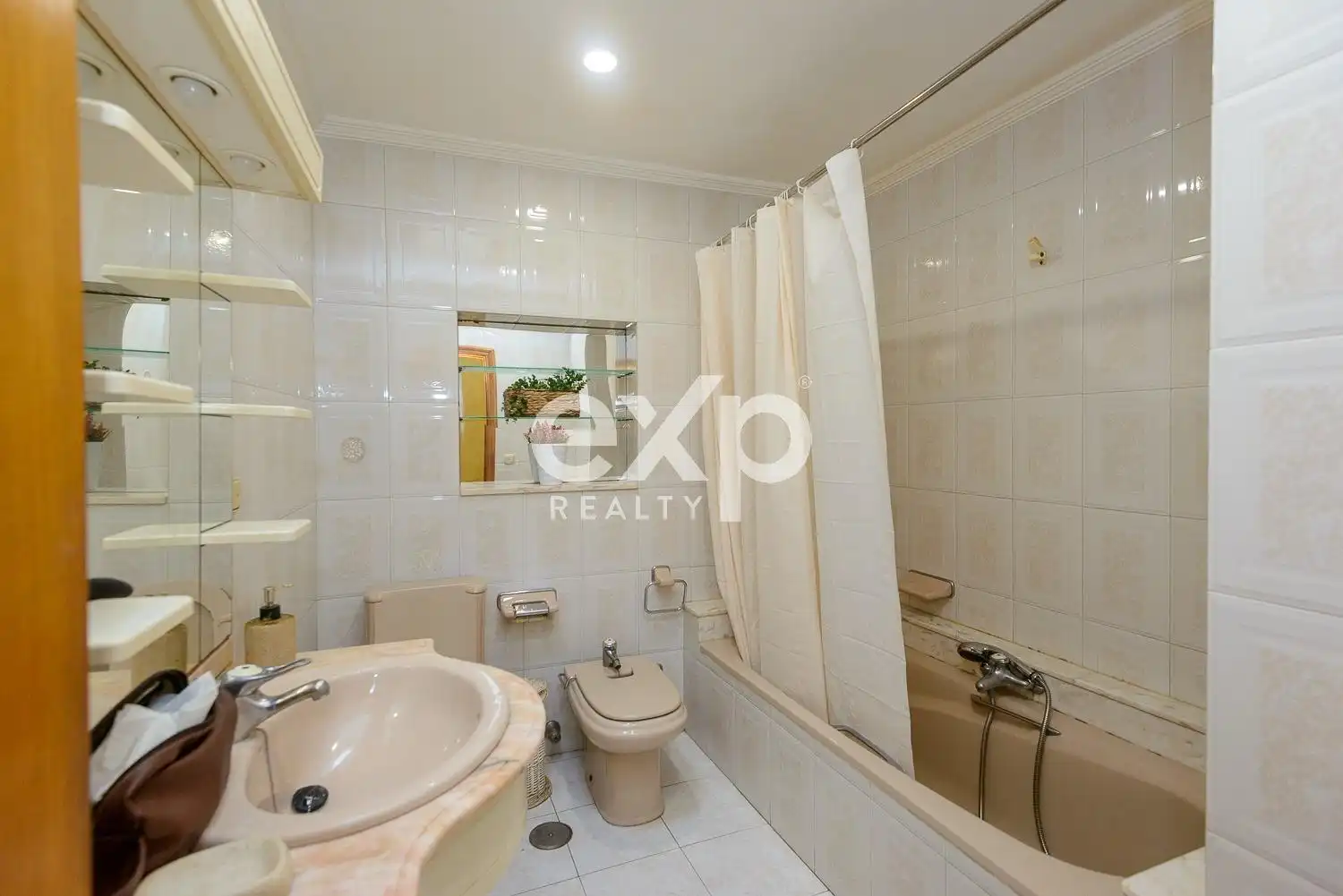 Bathroom of Flat for sale in Avilés  with Heating, Terrace and Furnished