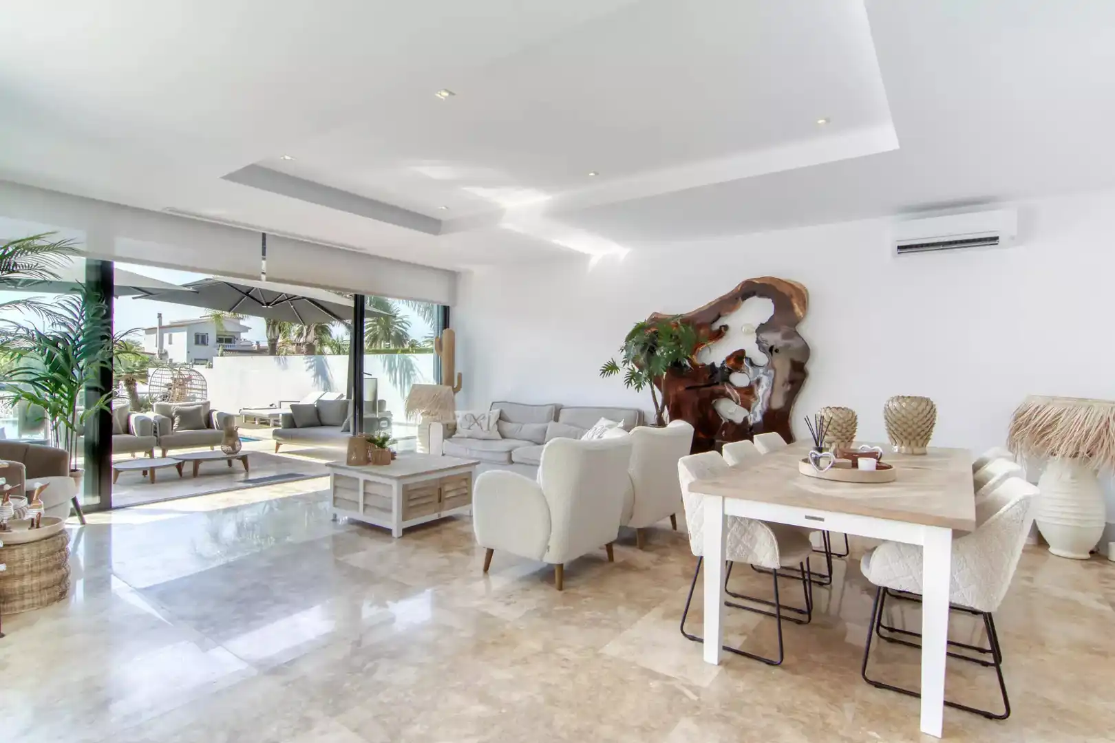 Sala d'estar de Casa o xalet en venda en Empuriabrava amb Aire condicionat, Calefacció i Terrassa
