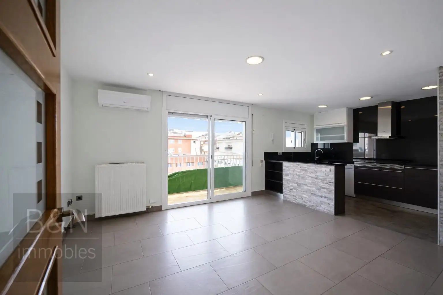 Kitchen of Flat for sale in Terrassa  with Air Conditioner, Heating and Balcony