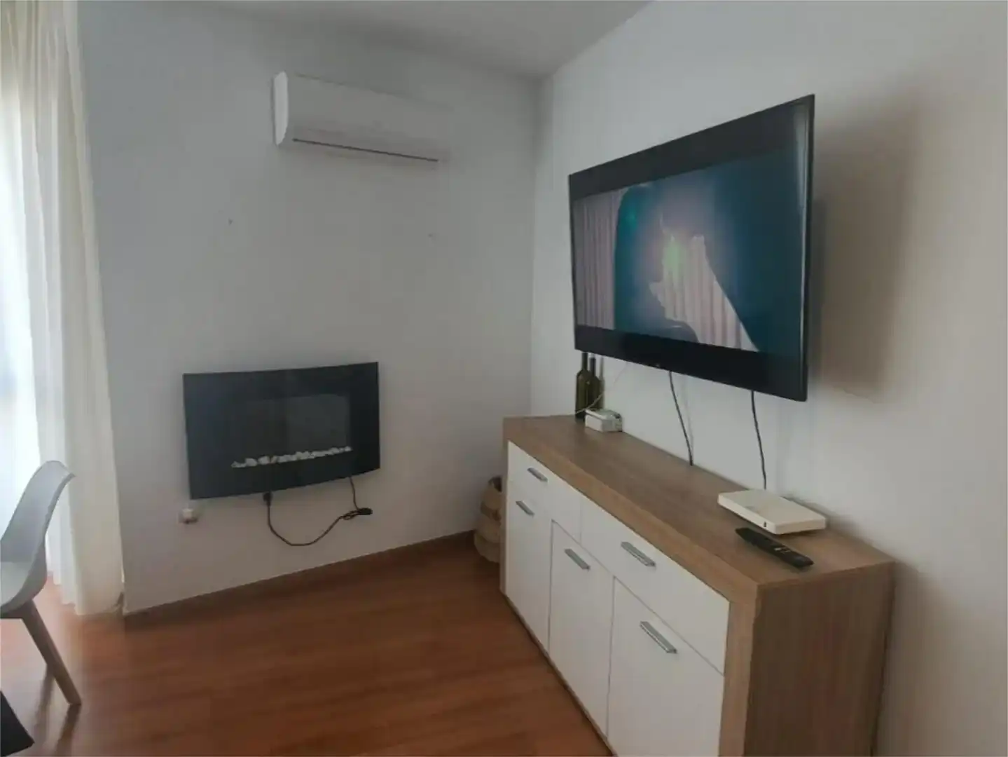 Sala d'estar de Pis en venda en Cogollos de la Vega amb Aire condicionat, Parquet i Moblat