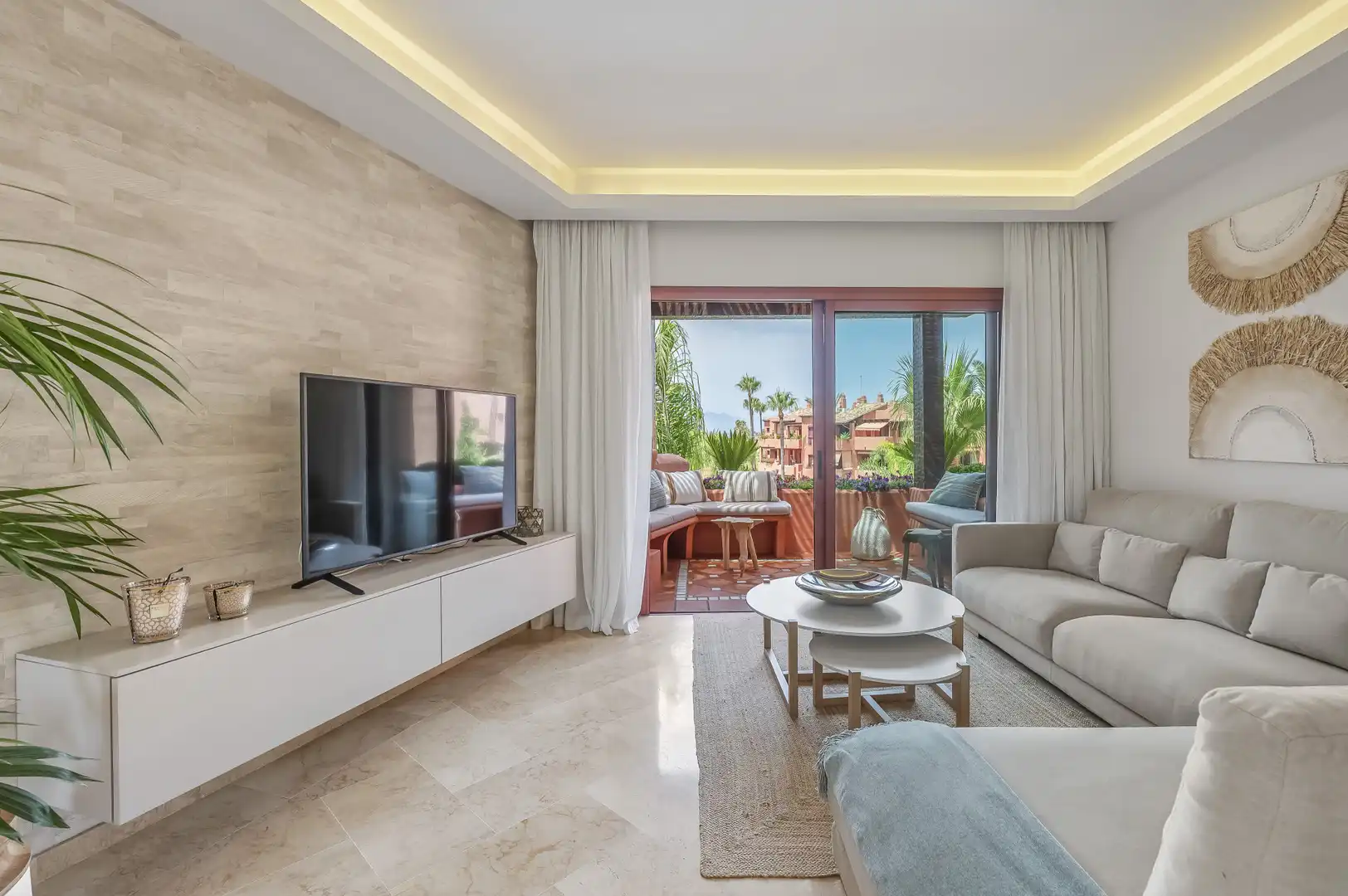 Sala d'estar de Àtic en venda en Marbella amb Aire condicionat, Terrassa i Traster