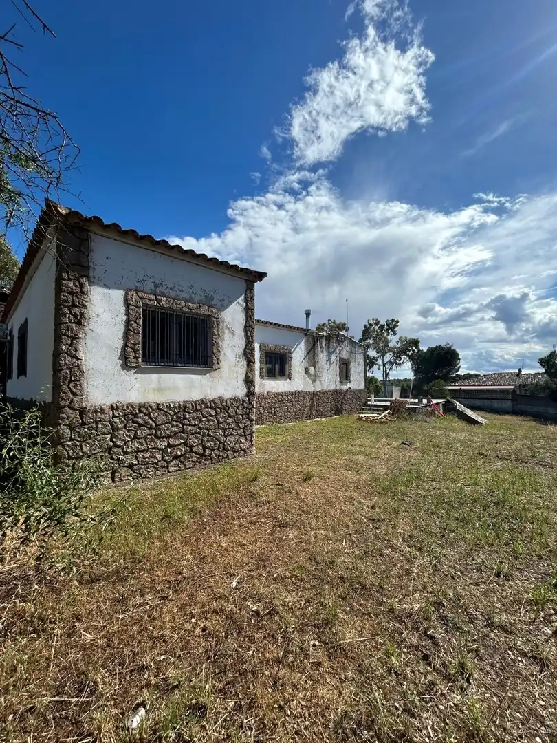 Exterior view of Houses for sale in Arroyo de la Luz  with Air Conditioner, Private garden and Swimming Pool