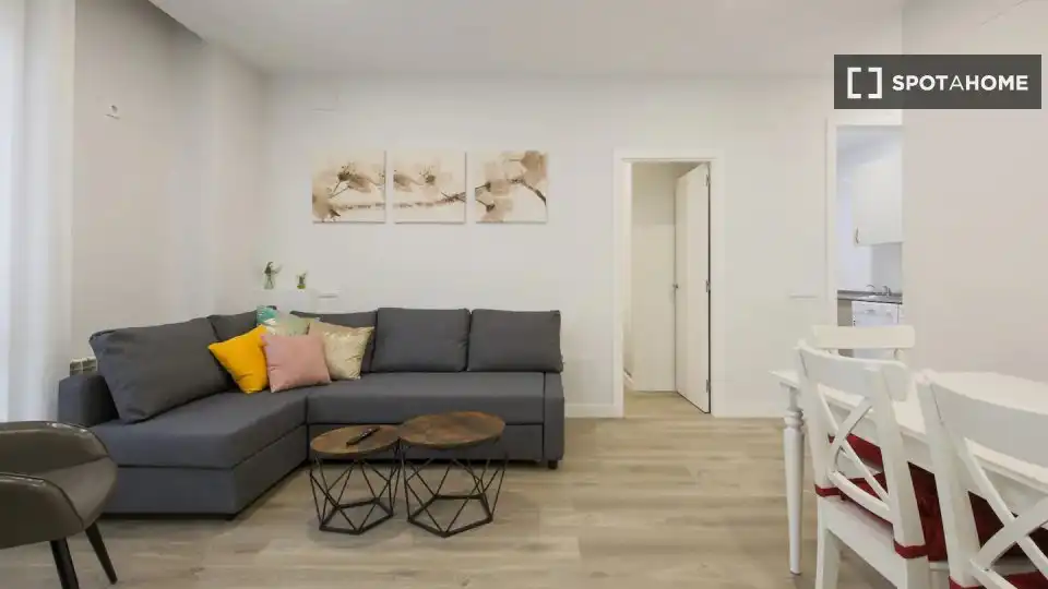 Living room of Flat for rent in Madrid  with Air Conditioner, Heating and Furnished