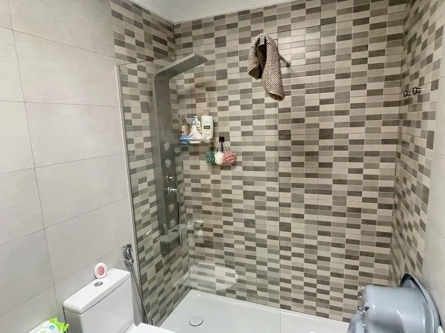 Baño de Casa adosada en venta en Almería con Aire acondicionado, Parquet y Amueblado