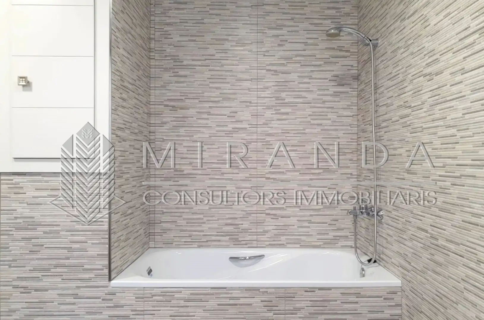 Baño de Piso de alquiler en Granollers con Aire acondicionado, Calefacción y Horno