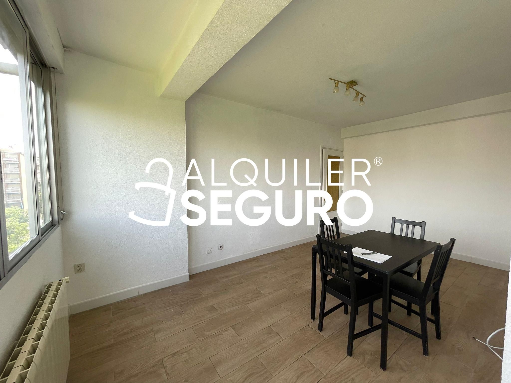 Sala d'estar de Pis de lloguer en  Madrid Capital amb Calefacció i Moblat