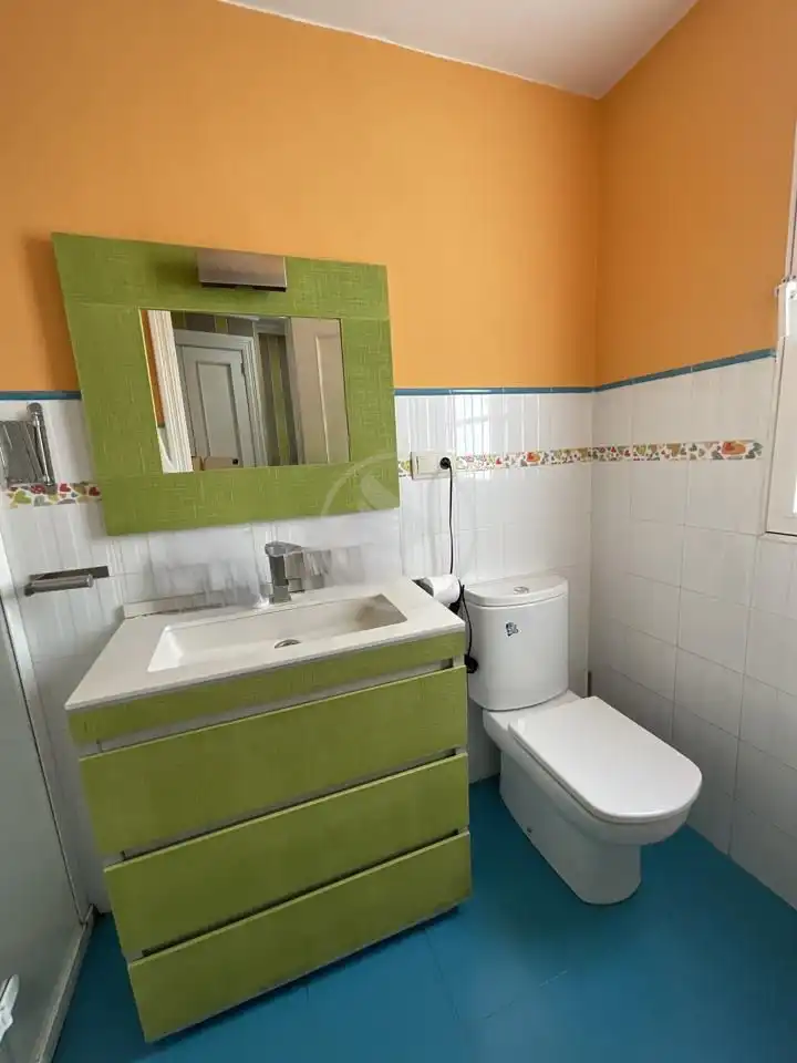 Badezimmer von Wohnung zum Verkauf in Linares mit Klimaanlage